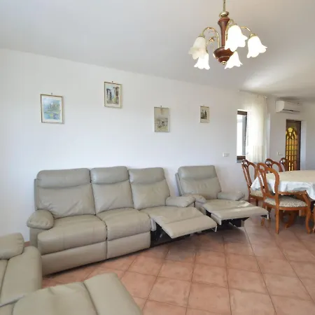 Apartment Ursa By Interhome *