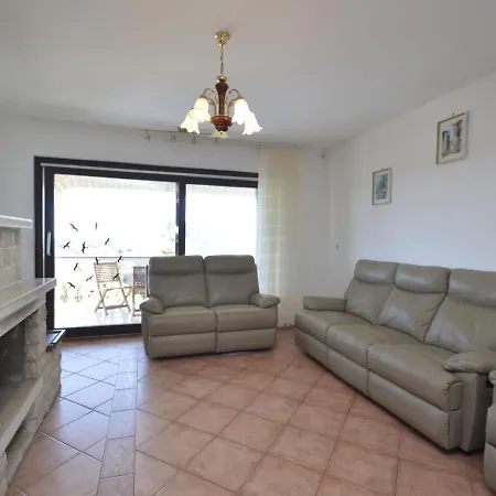 Apartment Ursa - Pul320 By Interhome *